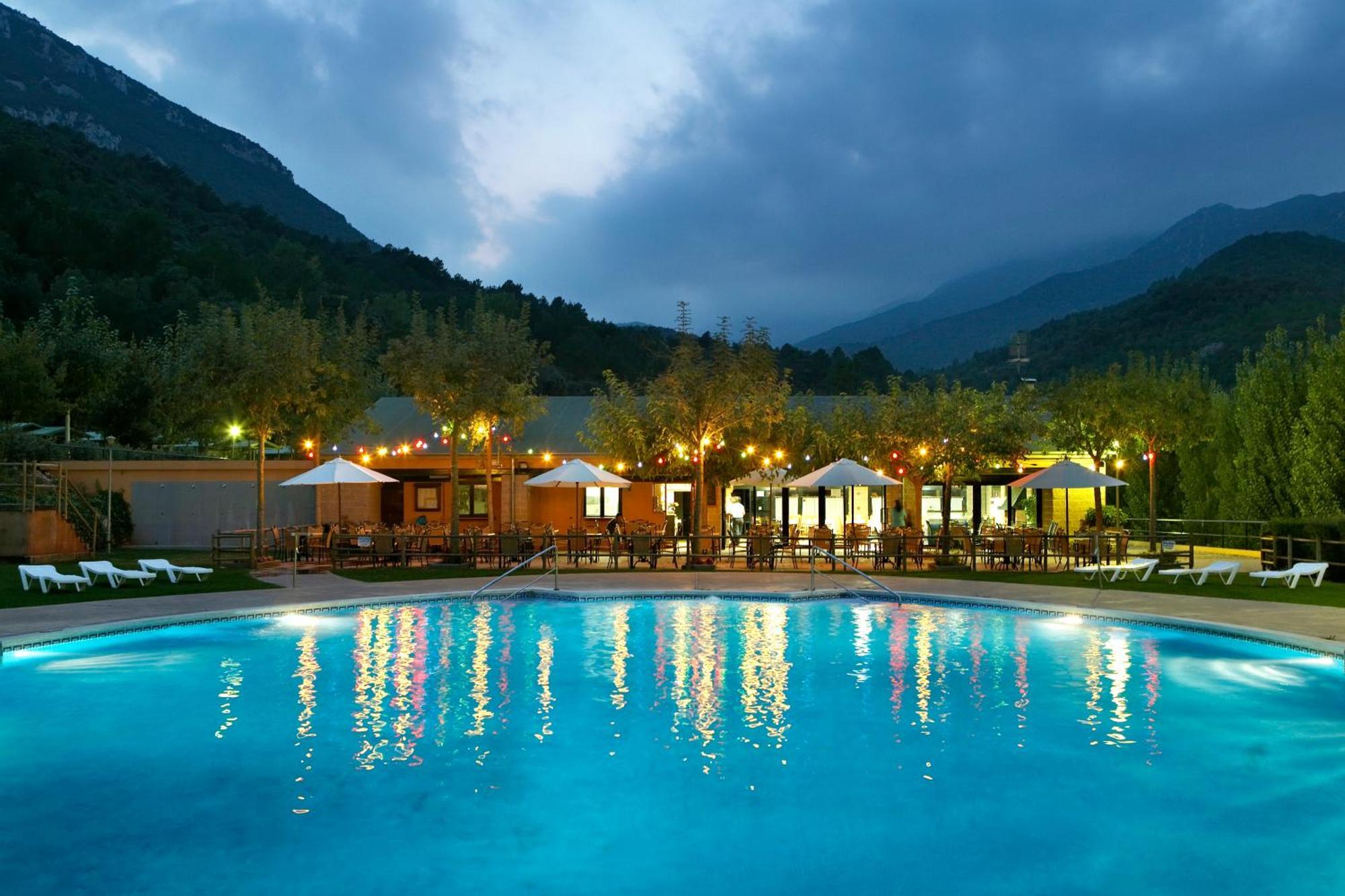 Camping Bassegoda Park Hotel Albanya ภายนอก รูปภาพ