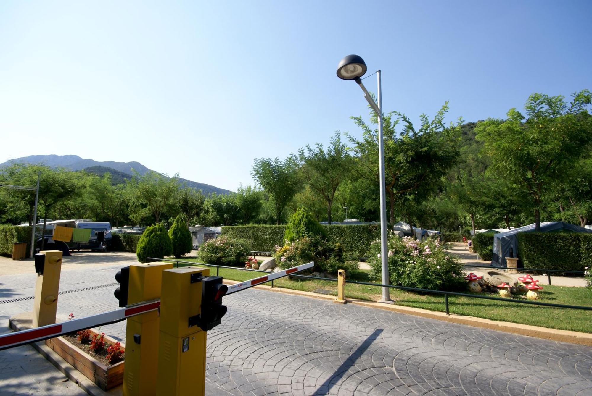 Camping Bassegoda Park Hotel Albanya ภายนอก รูปภาพ