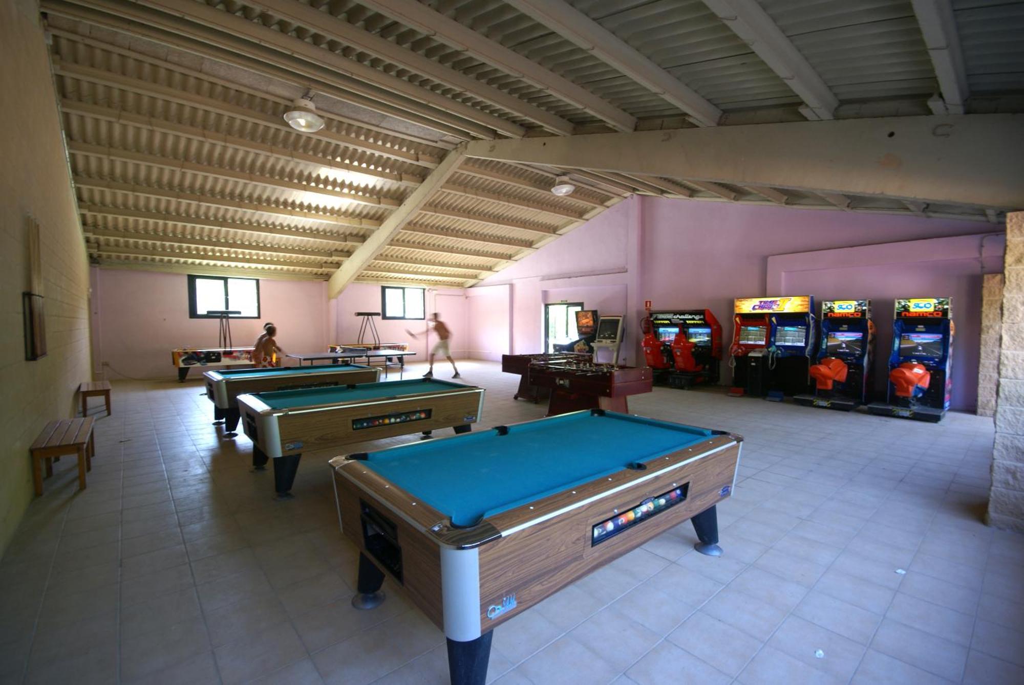 Camping Bassegoda Park Hotel Albanya ภายนอก รูปภาพ